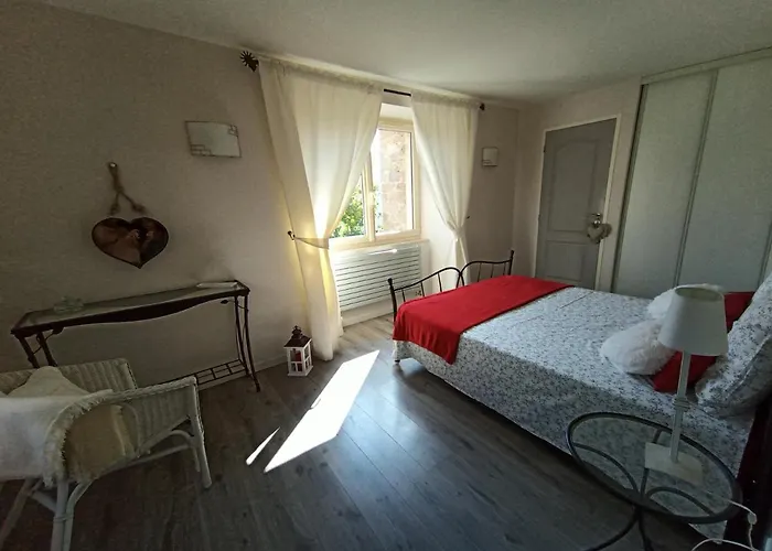 Le Clos Des Oeillades Gasthof